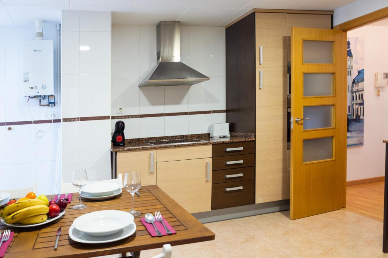 Lovely 2 Bedroom Terrace Wifi Parking Ac Heating Attic Valencia Eksteriør billede