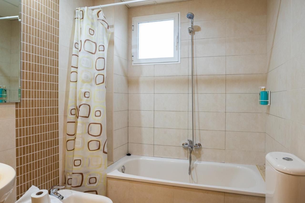Lovely 2 Bedroom Terrace Wifi Parking Ac Heating Attic Valencia Eksteriør billede