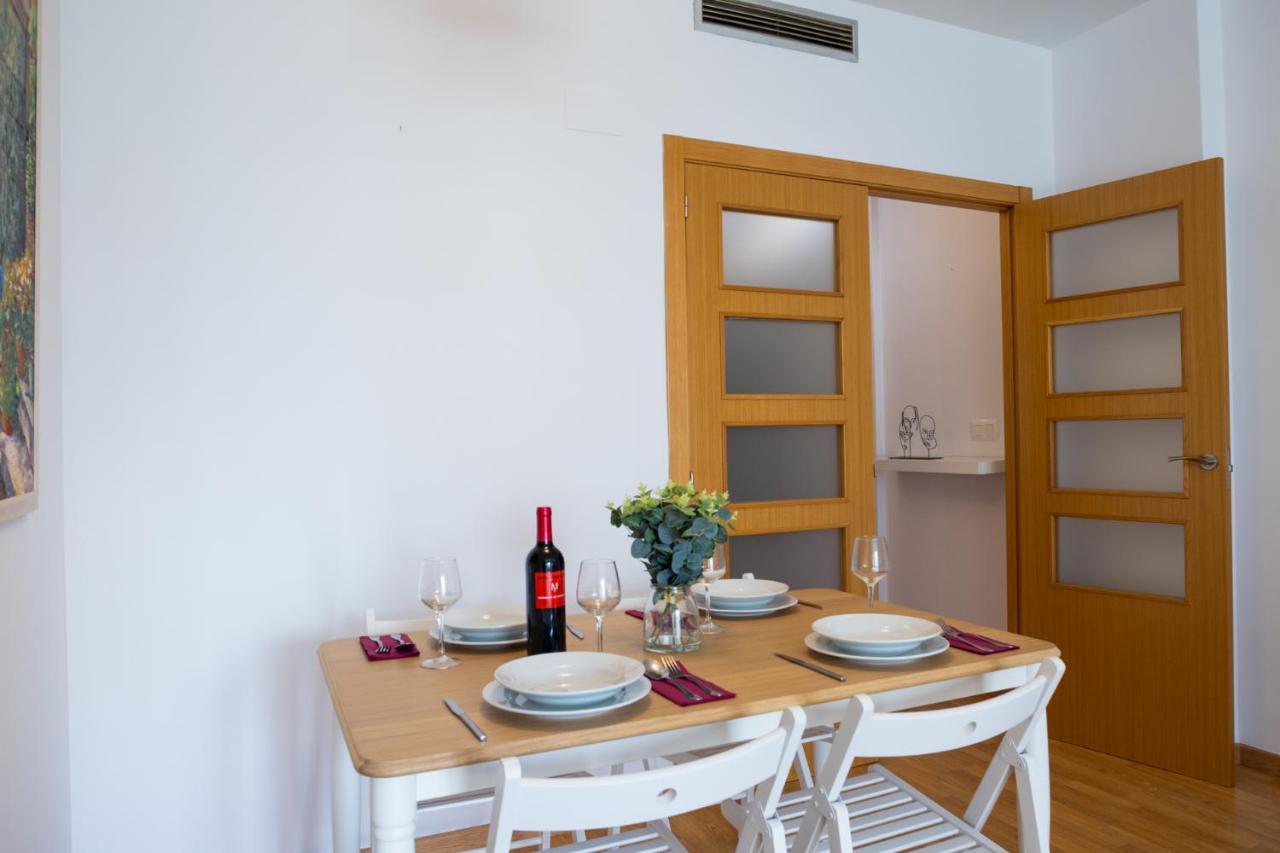 Lovely 2 Bedroom Terrace Wifi Parking Ac Heating Attic Valencia Eksteriør billede