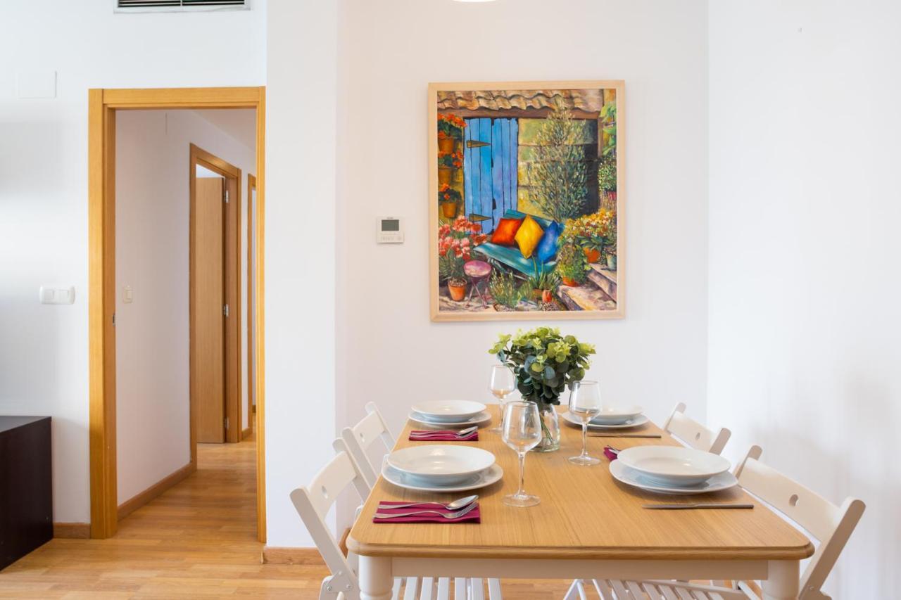Lovely 2 Bedroom Terrace Wifi Parking Ac Heating Attic Valencia Eksteriør billede