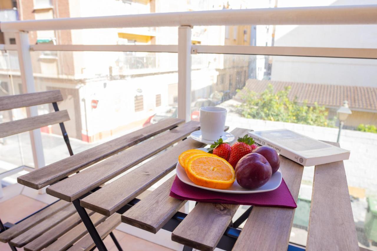 Lovely 2 Bedroom Terrace Wifi Parking Ac Heating Attic Valencia Eksteriør billede