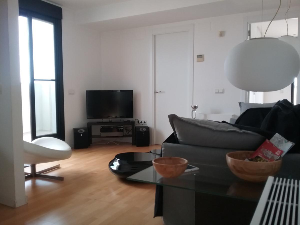 Lovely 2 Bedroom Terrace Wifi Parking Ac Heating Attic Valencia Eksteriør billede
