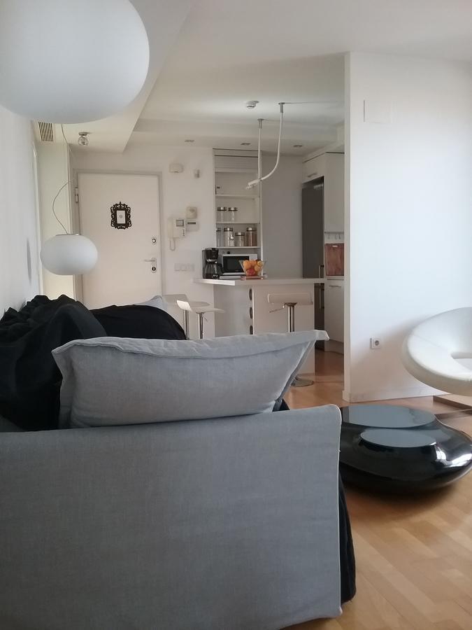 Lovely 2 Bedroom Terrace Wifi Parking Ac Heating Attic Valencia Eksteriør billede