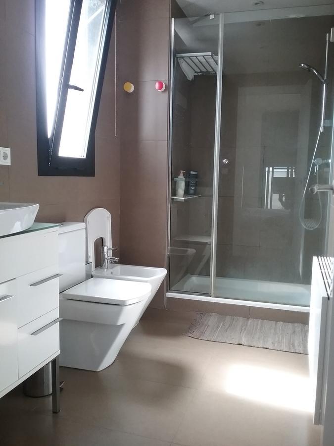 Lovely 2 Bedroom Terrace Wifi Parking Ac Heating Attic Valencia Eksteriør billede