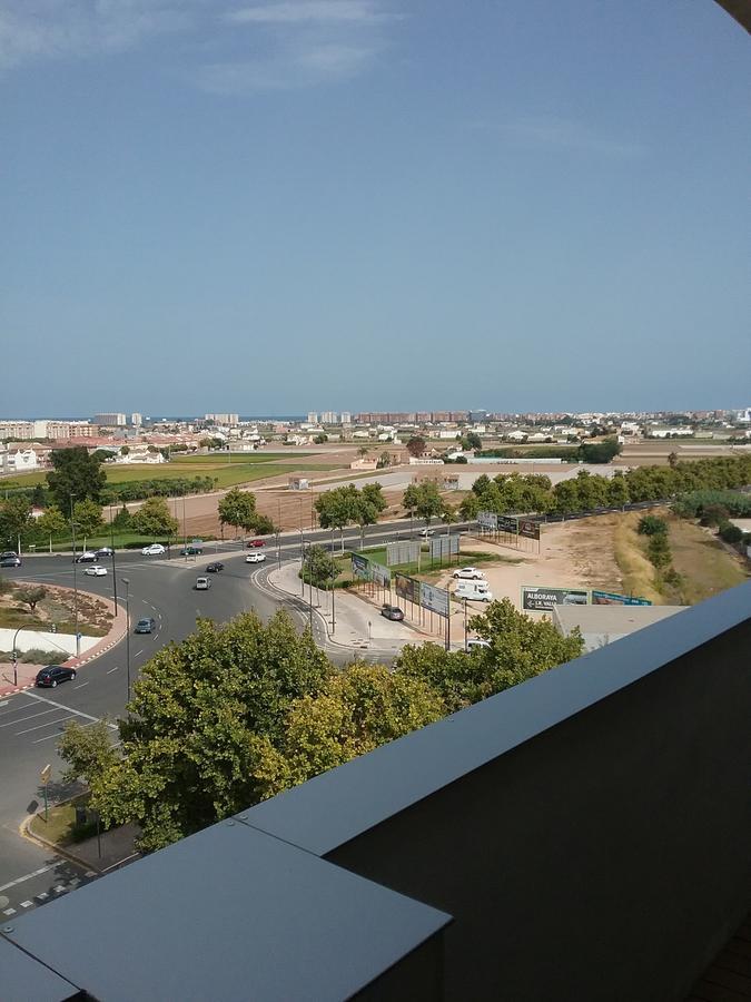 Lovely 2 Bedroom Terrace Wifi Parking Ac Heating Attic Valencia Eksteriør billede