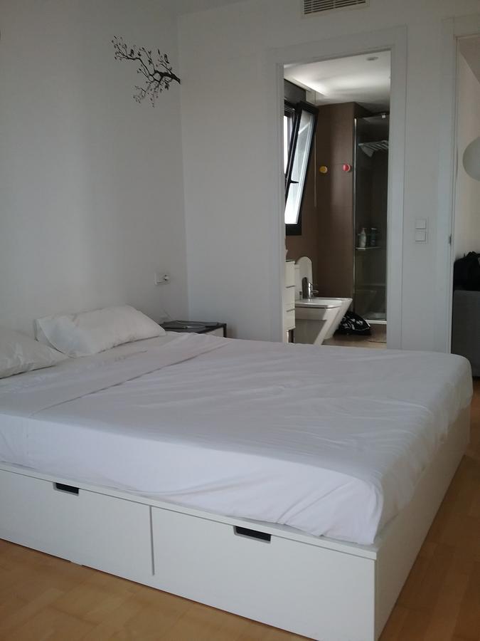 Lovely 2 Bedroom Terrace Wifi Parking Ac Heating Attic Valencia Eksteriør billede